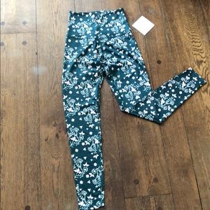 NWT Beyond Yoga barre3 Emerald Floral Leggings